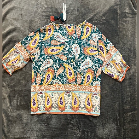 BloomChic Plus Size 2XL Colorful Paisley V-neck Blouse us18-20 - Picture 2 of 2